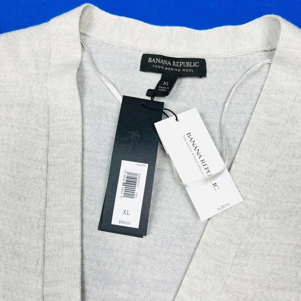 đŤSOLD! |â˘NWTđ𤊠|â˘BANANA REPUBLICâ˘| 100% Merino Wool Cardigan Sweater - Picture 5 of 10